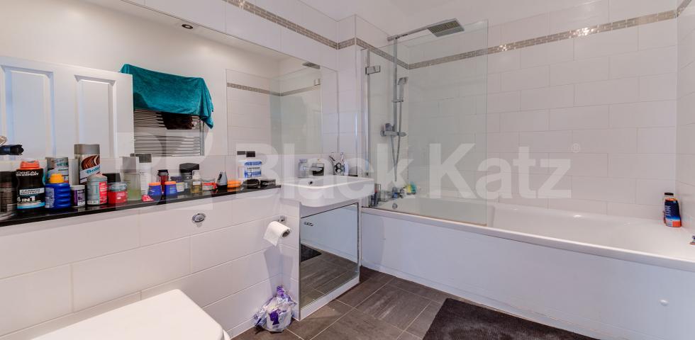 			2 Bedroom, 1 bath, 1 reception Flat			 Hillmarton Road, HILLMARTON CONSERVATION